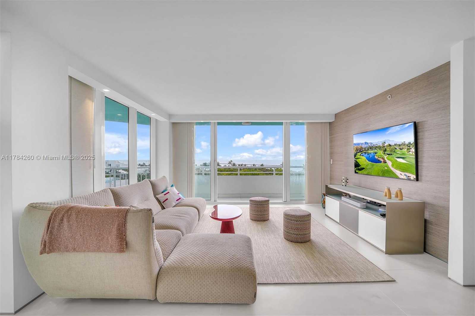 Small Image of 400 SOUTH POINTE DR #604, Miami Beach Number 10