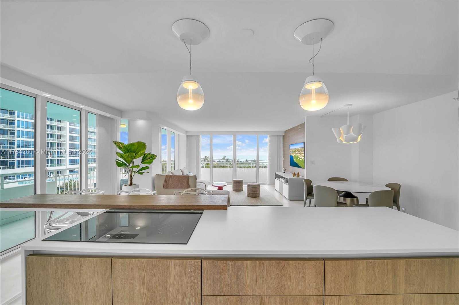 Small Image of 400 SOUTH POINTE DR #604, Miami Beach Number 12