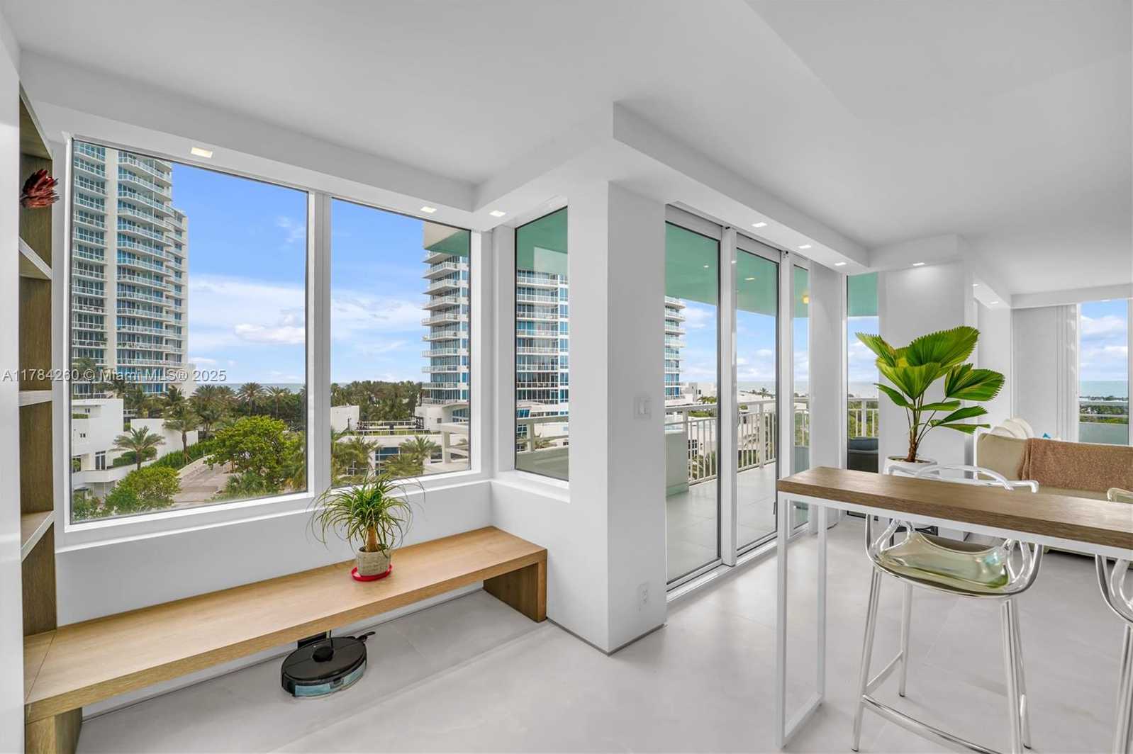 Small Image of 400 SOUTH POINTE DR #604, Miami Beach Number 15