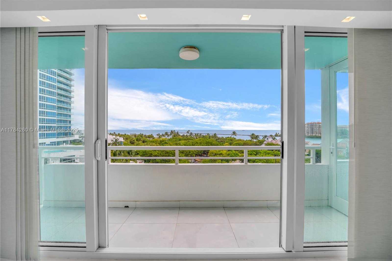 Small Image of 400 SOUTH POINTE DR #604, Miami Beach Number 16