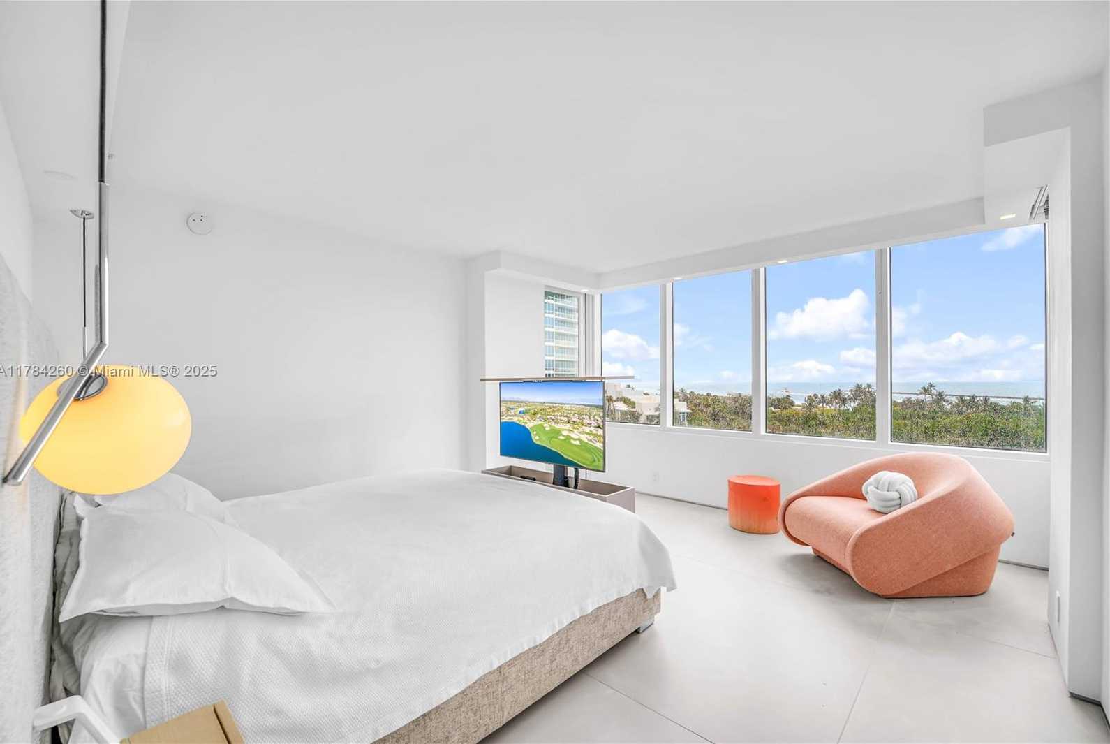 Small Image of 400 SOUTH POINTE DR #604, Miami Beach Number 20