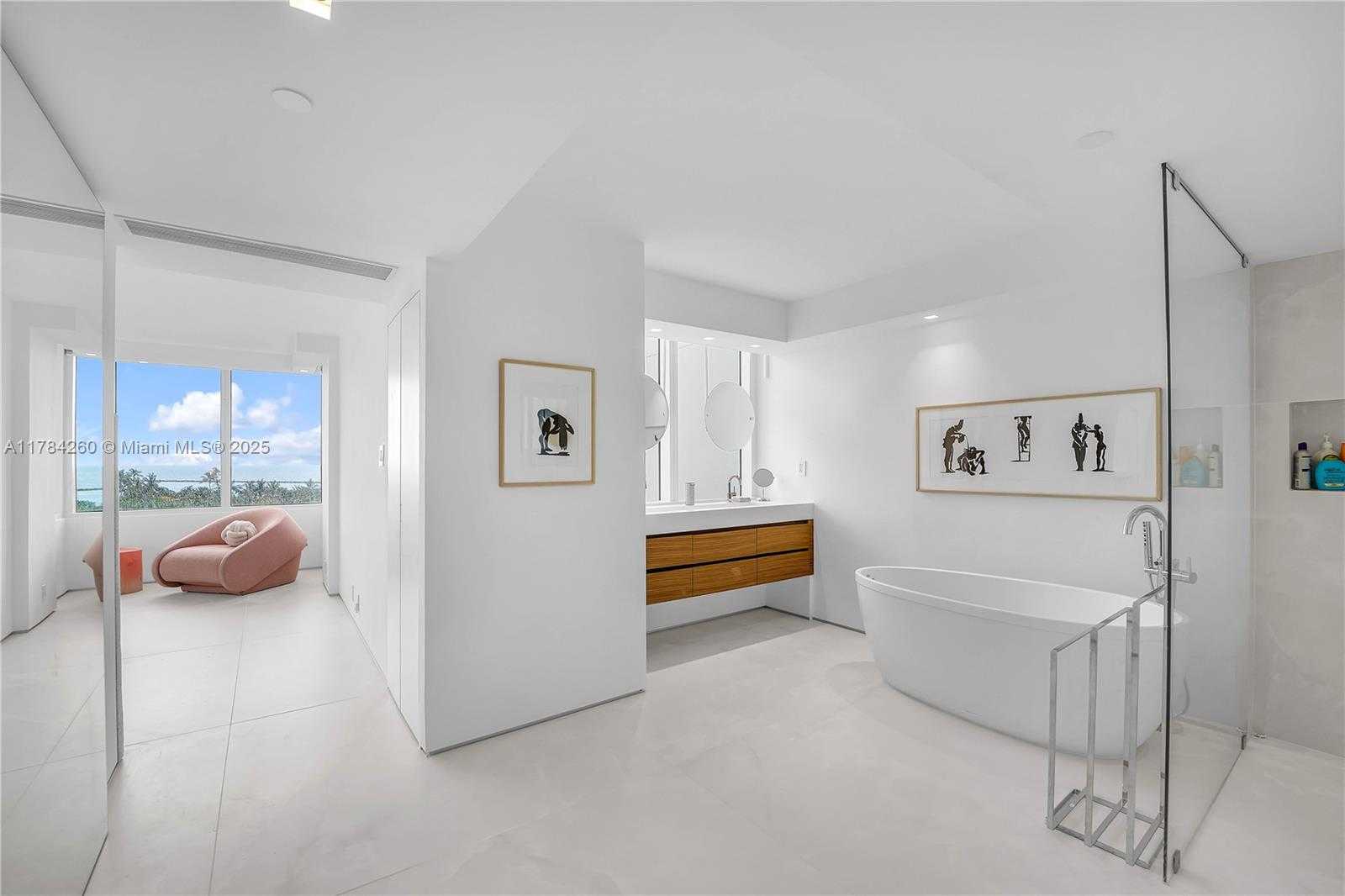 Small Image of 400 SOUTH POINTE DR #604, Miami Beach Number 23