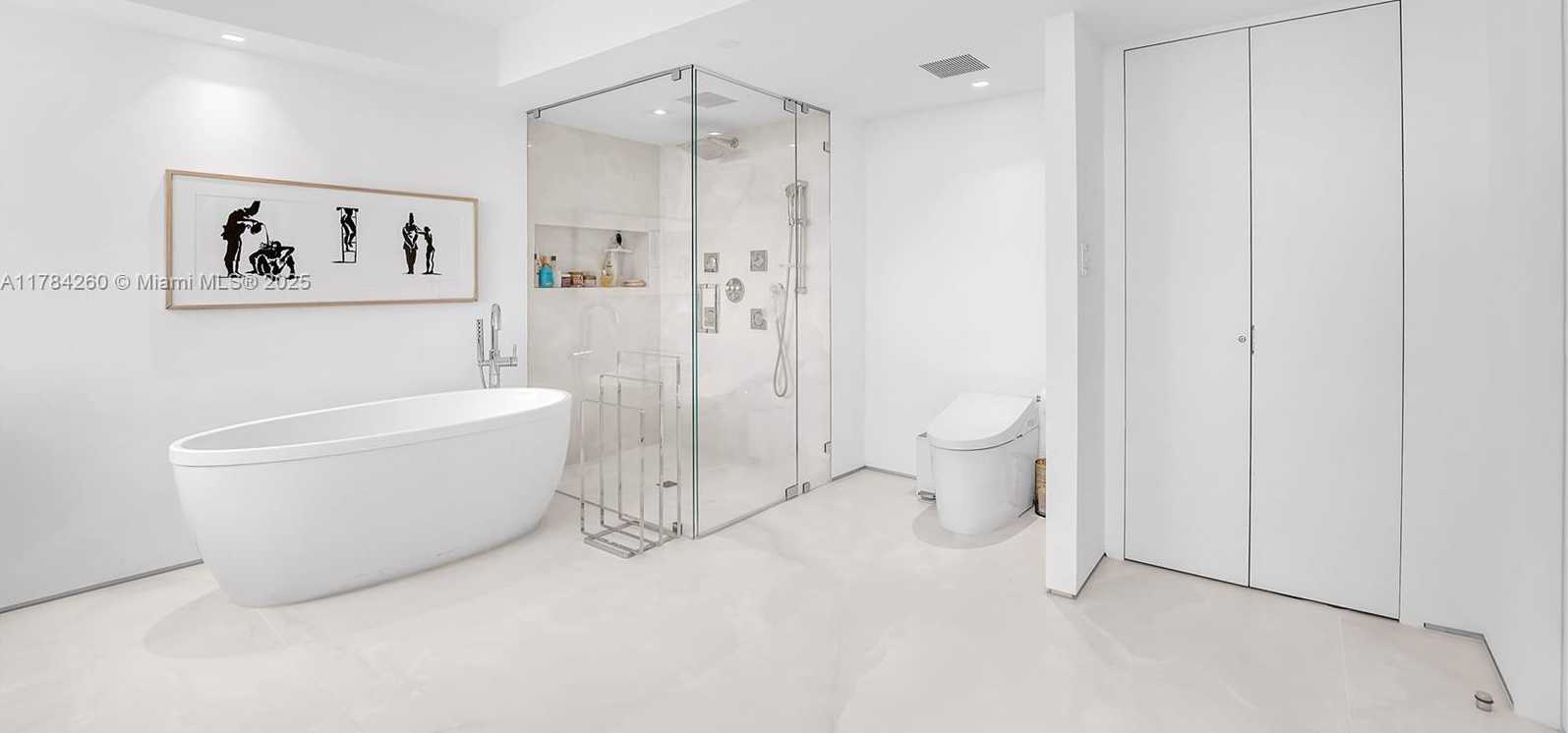 Small Image of 400 SOUTH POINTE DR #604, Miami Beach Number 24