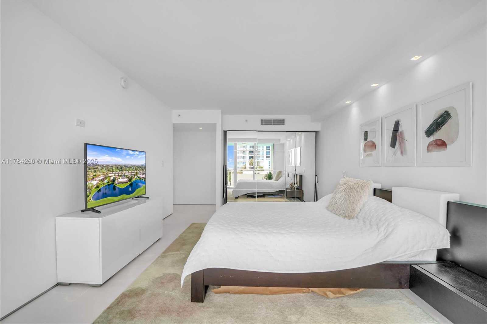 Small Image of 400 SOUTH POINTE DR #604, Miami Beach Number 29