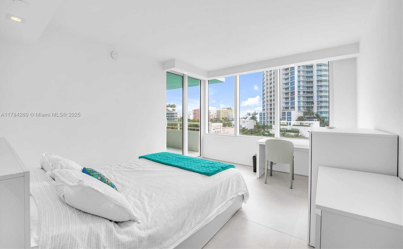 Small Image of 400 SOUTH POINTE DR #604, Miami Beach Number 31