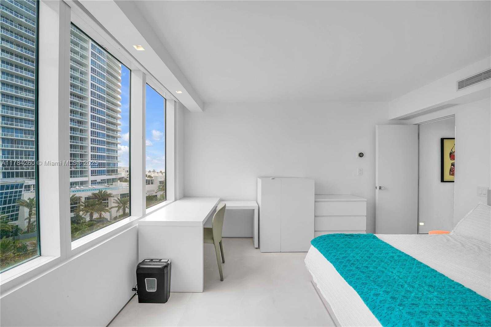 Small Image of 400 SOUTH POINTE DR #604, Miami Beach Number 32