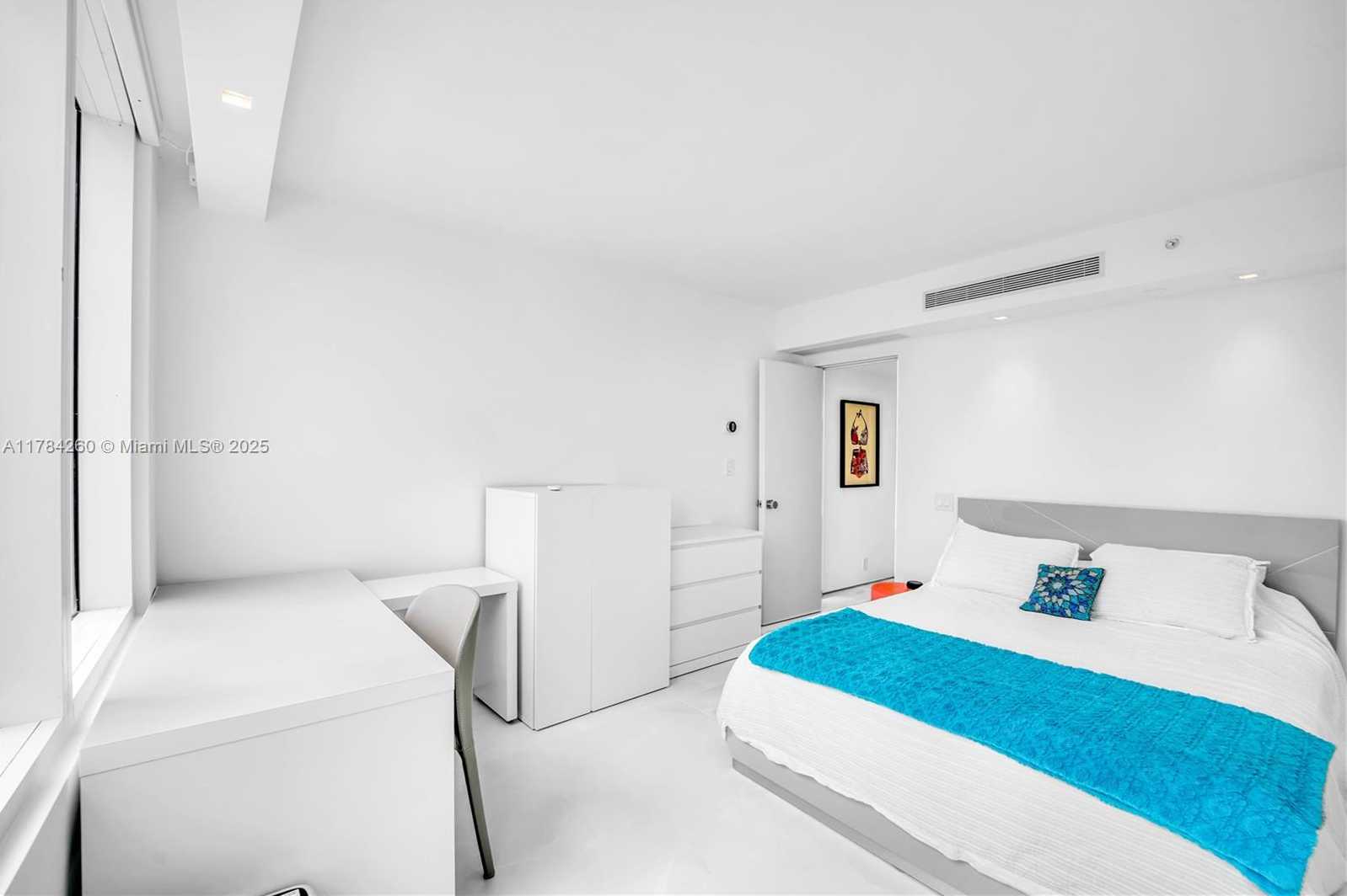 Small Image of 400 SOUTH POINTE DR #604, Miami Beach Number 33