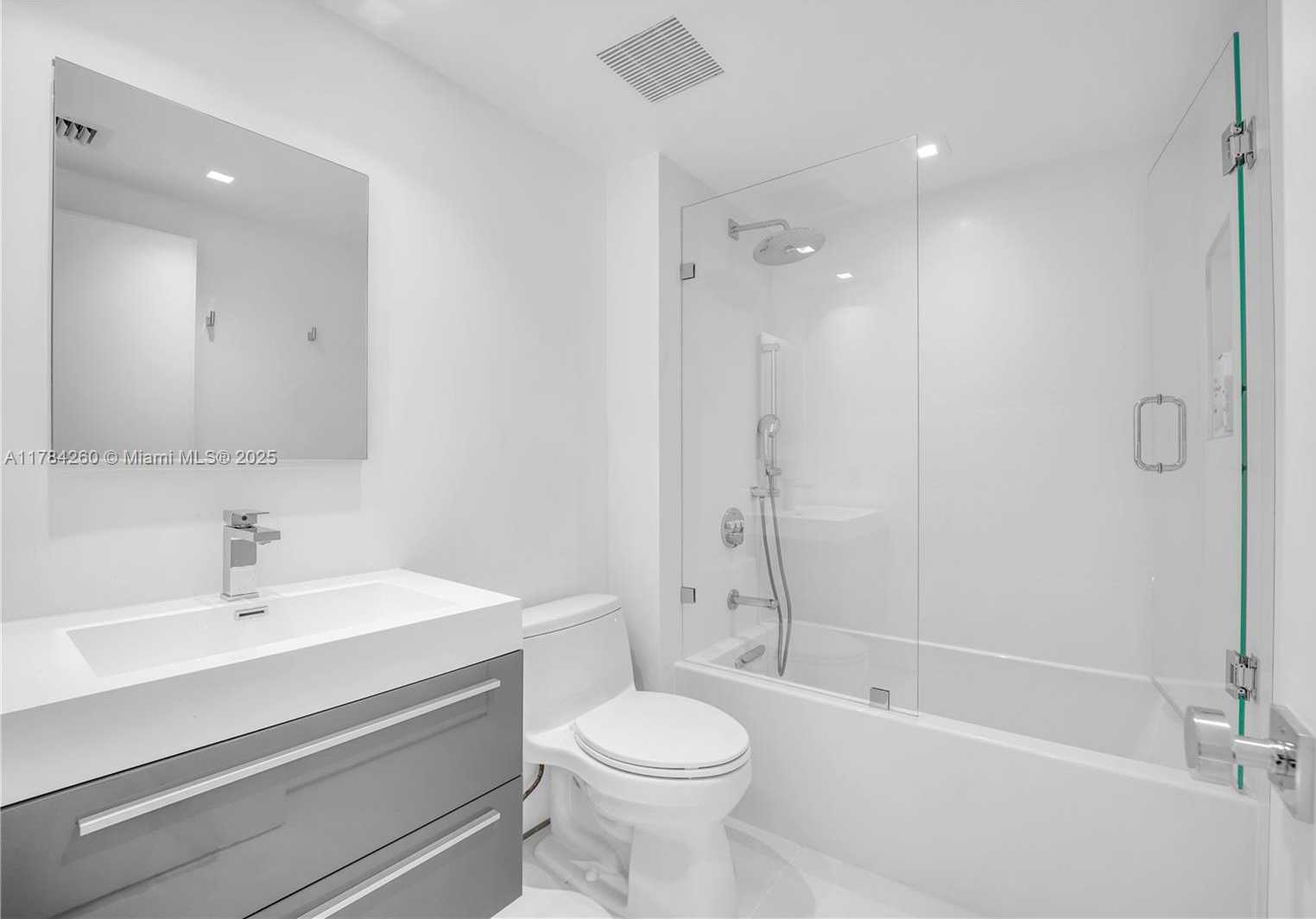 Small Image of 400 SOUTH POINTE DR #604, Miami Beach Number 34