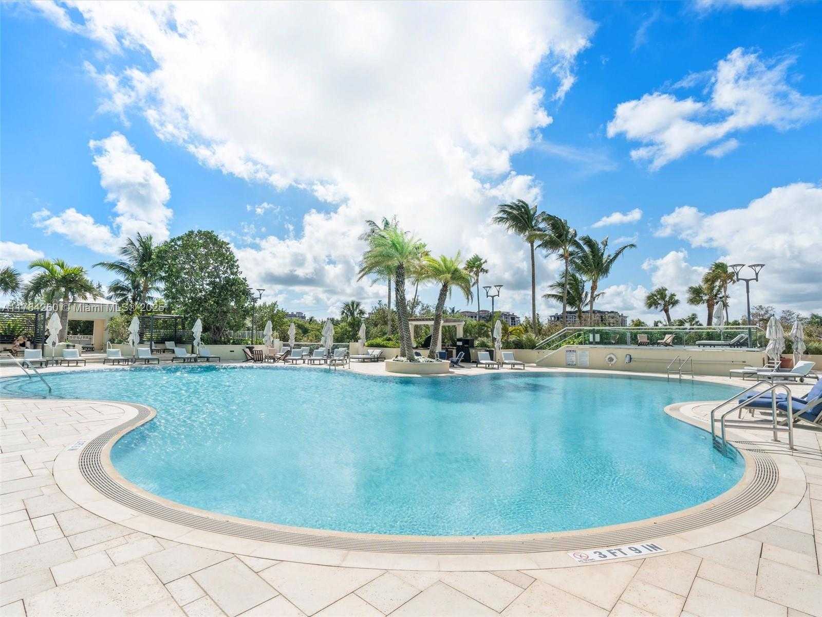 Small Image of 400 SOUTH POINTE DR #604, Miami Beach Number 40