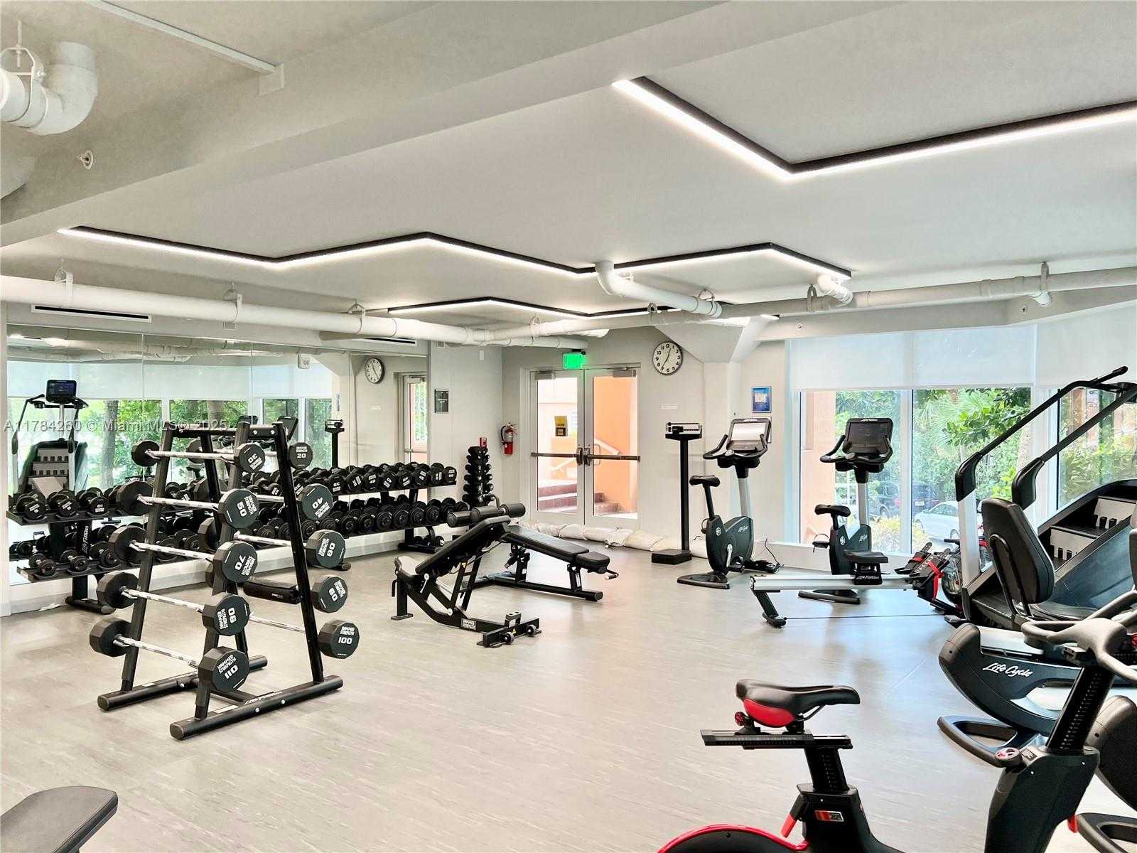 Small Image of 400 SOUTH POINTE DR #604, Miami Beach Number 43