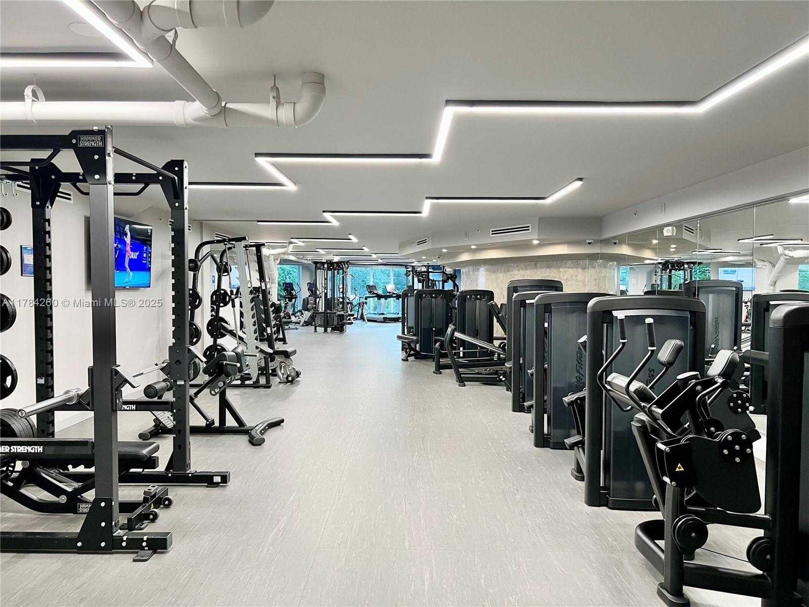 Small Image of 400 SOUTH POINTE DR #604, Miami Beach Number 46