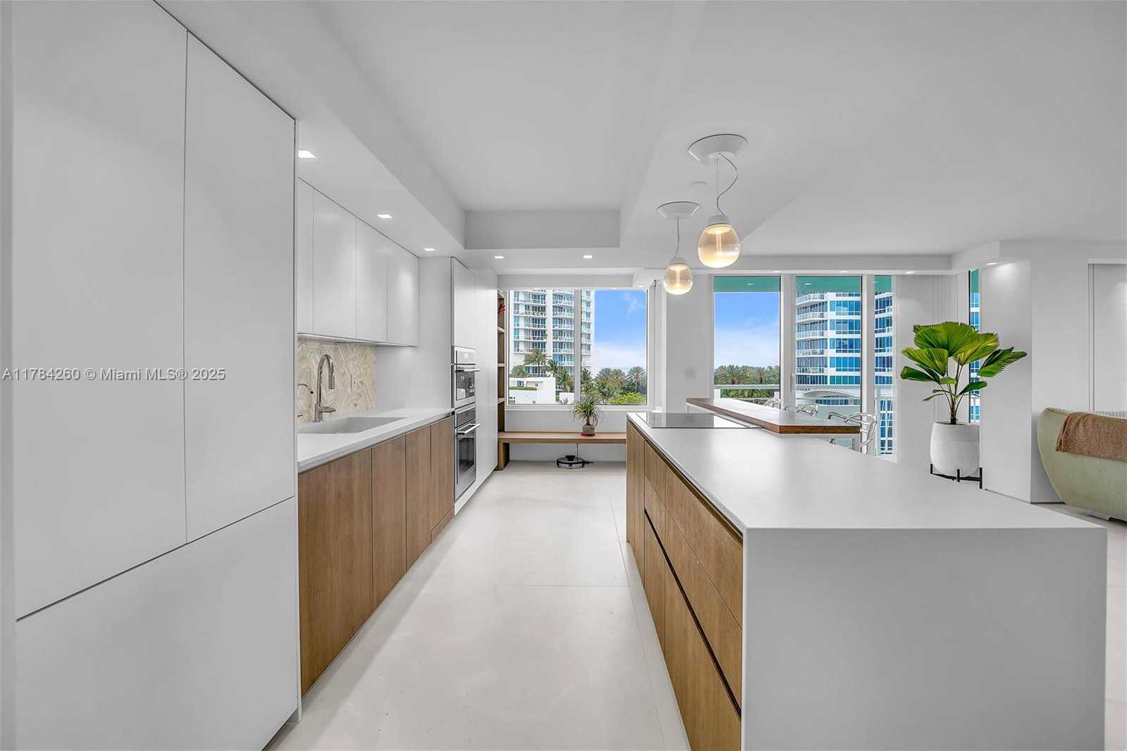 Small Image of 400 SOUTH POINTE DR #604, Miami Beach Number 7