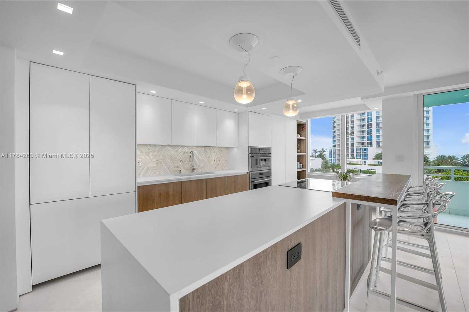Small Image of 400 SOUTH POINTE DR #604, Miami Beach Number 8