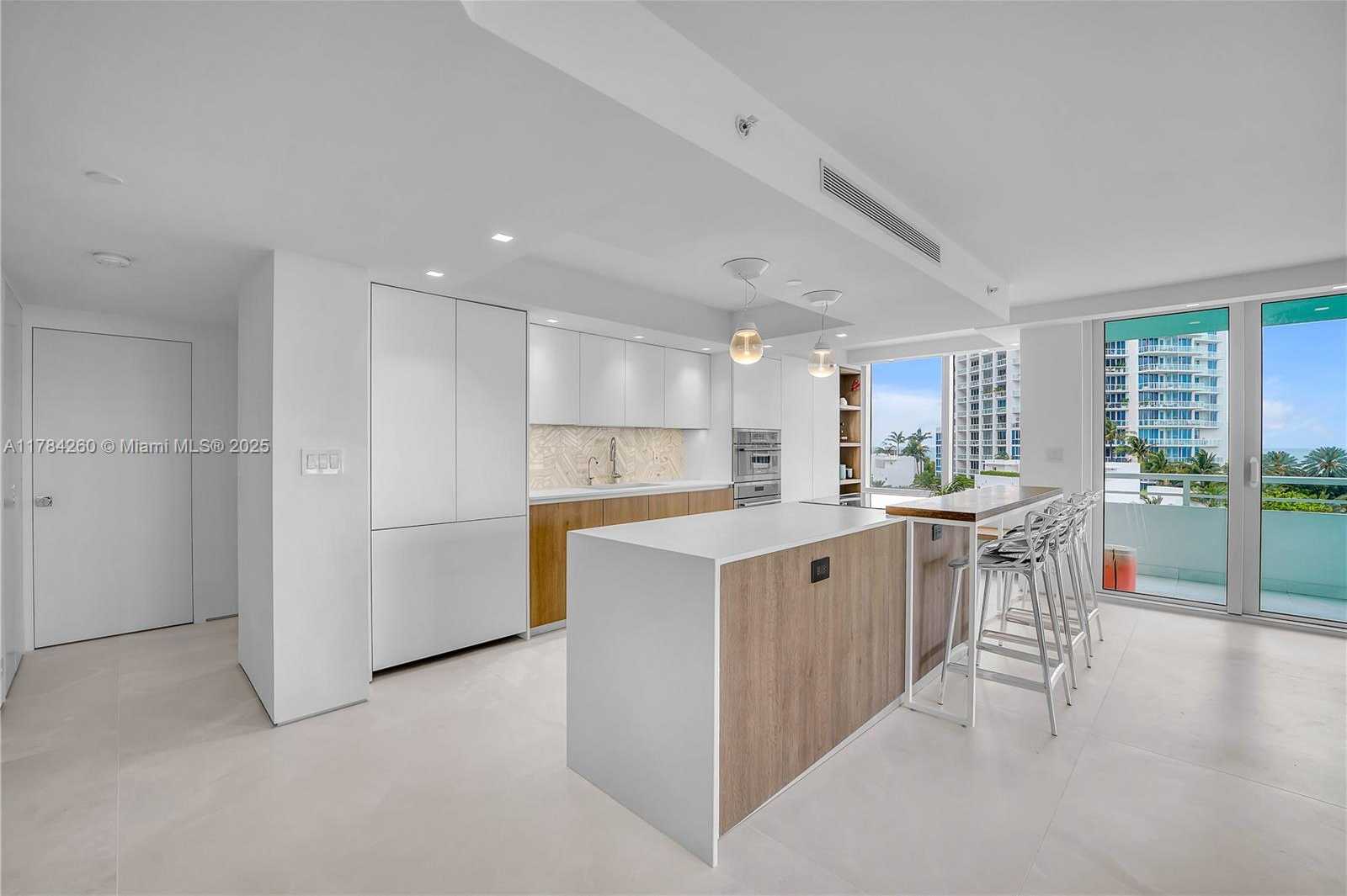 Small Image of 400 SOUTH POINTE DR #604, Miami Beach Number 9
