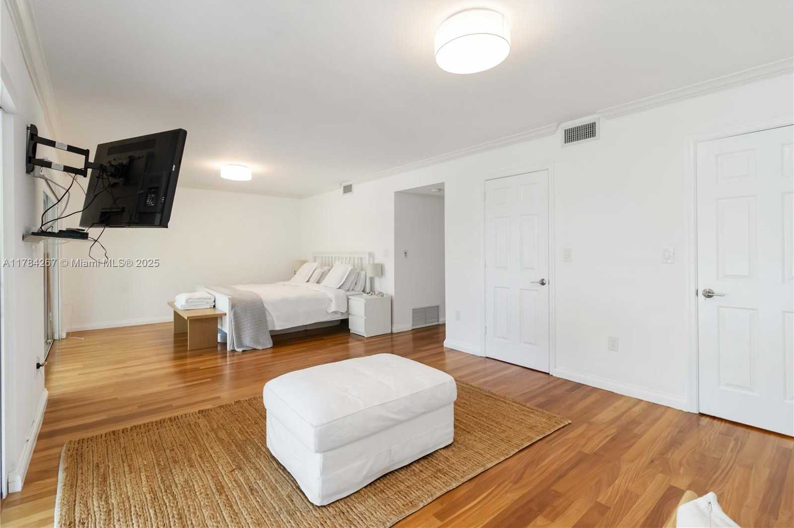 Small Image of 3023 NORTH EAST QUAYSIDE LN #12, Miami Number 12
