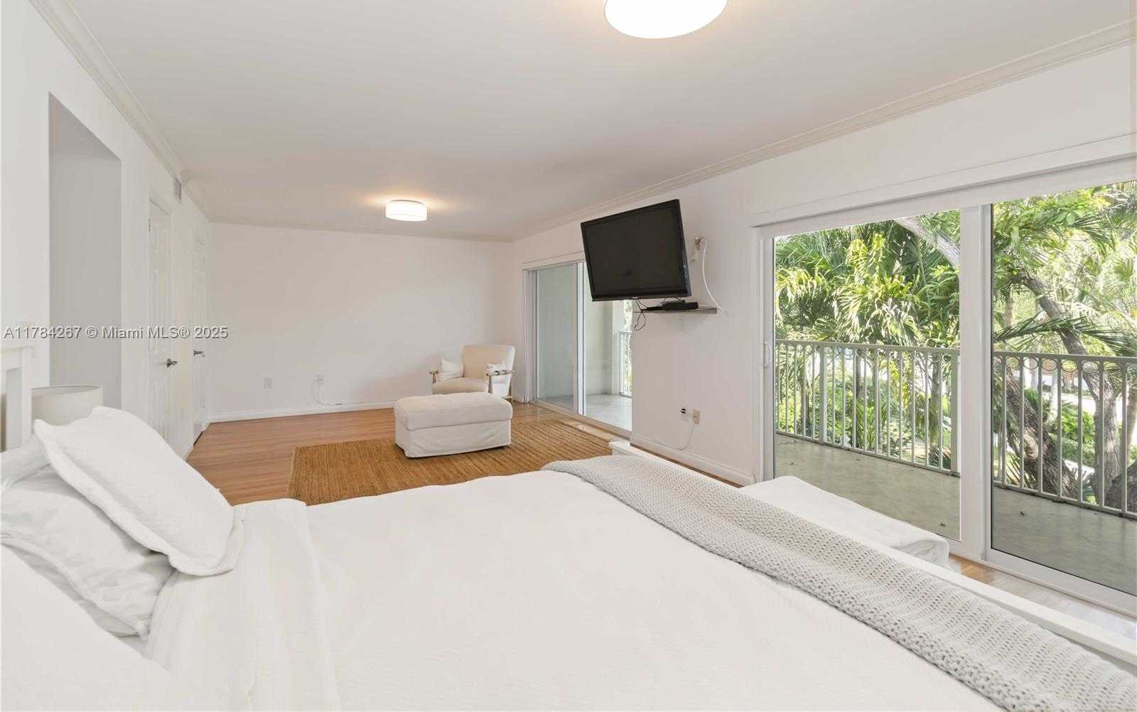 Small Image of 3023 NORTH EAST QUAYSIDE LN #12, Miami Number 14