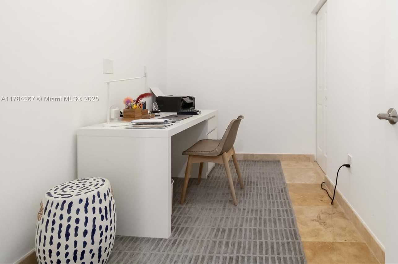 Small Image of 3023 NORTH EAST QUAYSIDE LN #12, Miami Number 21