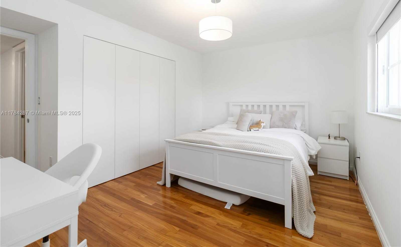 Small Image of 3023 NORTH EAST QUAYSIDE LN #12, Miami Number 24