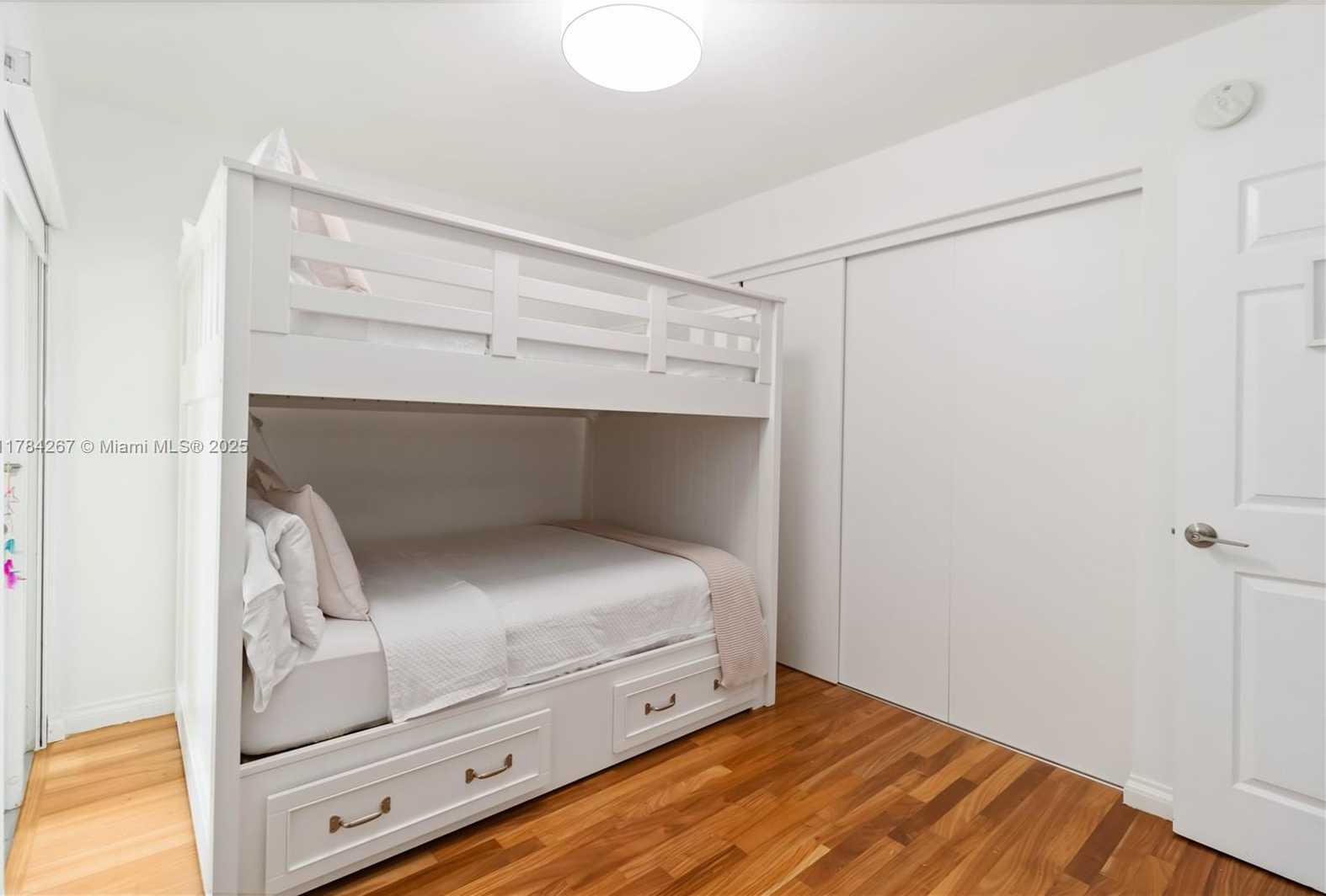 Small Image of 3023 NORTH EAST QUAYSIDE LN #12, Miami Number 27