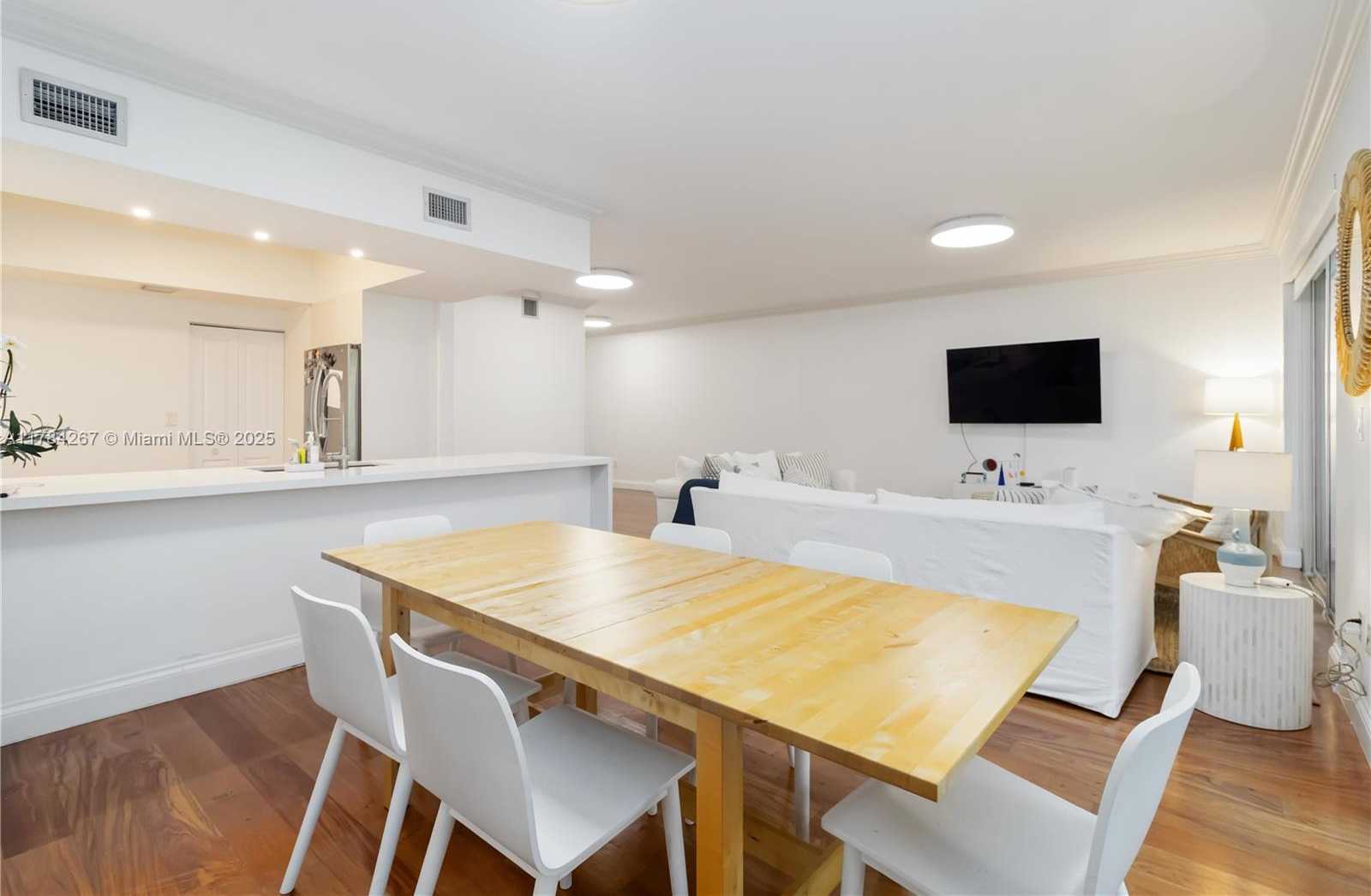 Small Image of 3023 NORTH EAST QUAYSIDE LN #12, Miami Number 7