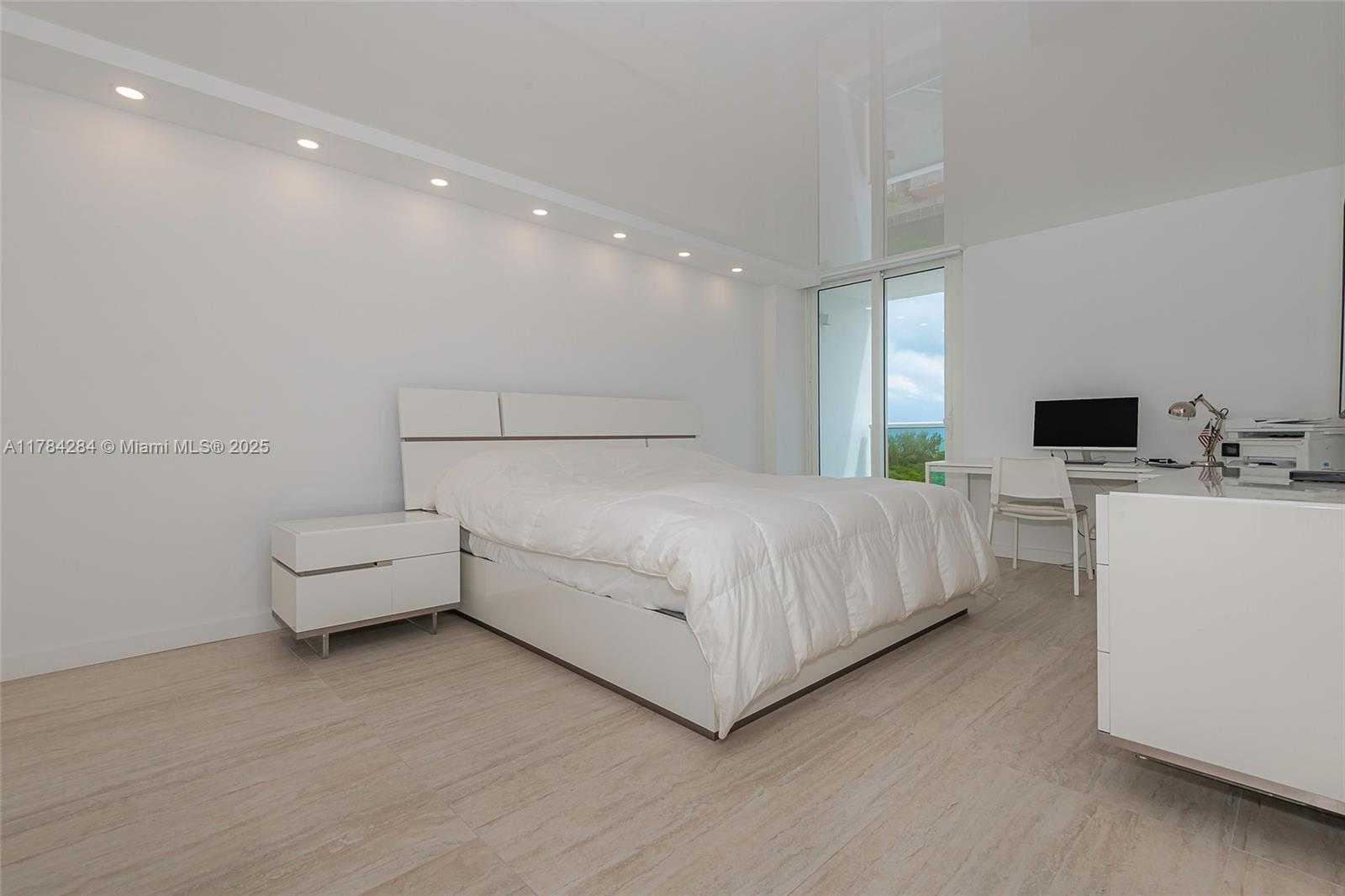 Small Image of 100 BAYVIEW DR #825, Sunny Isles Beach Number 20