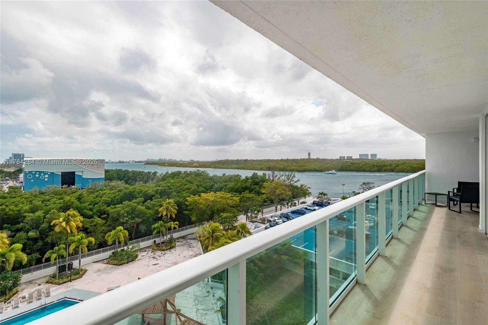 Small Image of 100 BAYVIEW DR #825, Sunny Isles Beach Number 26