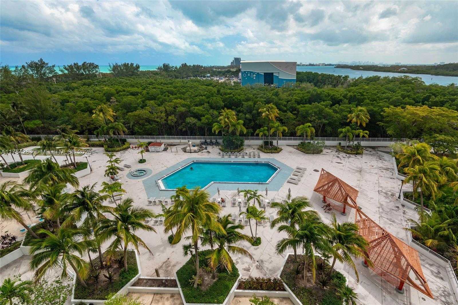 Small Image of 100 BAYVIEW DR #825, Sunny Isles Beach Number 27