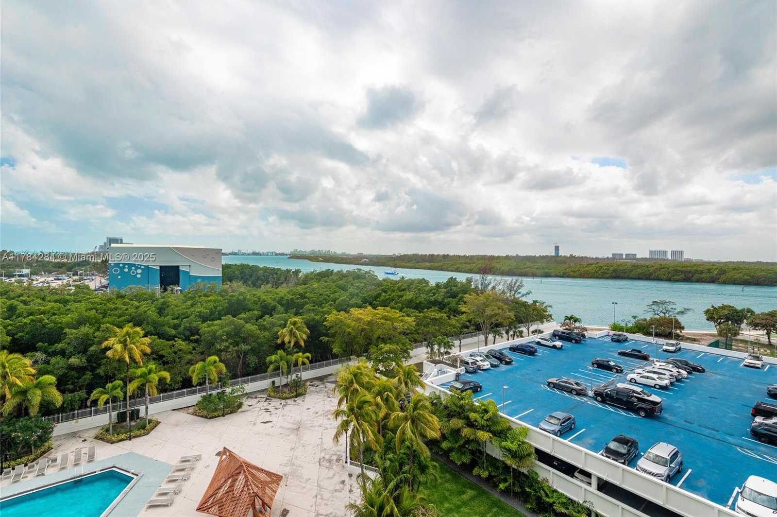 Small Image of 100 BAYVIEW DR #825, Sunny Isles Beach Number 29