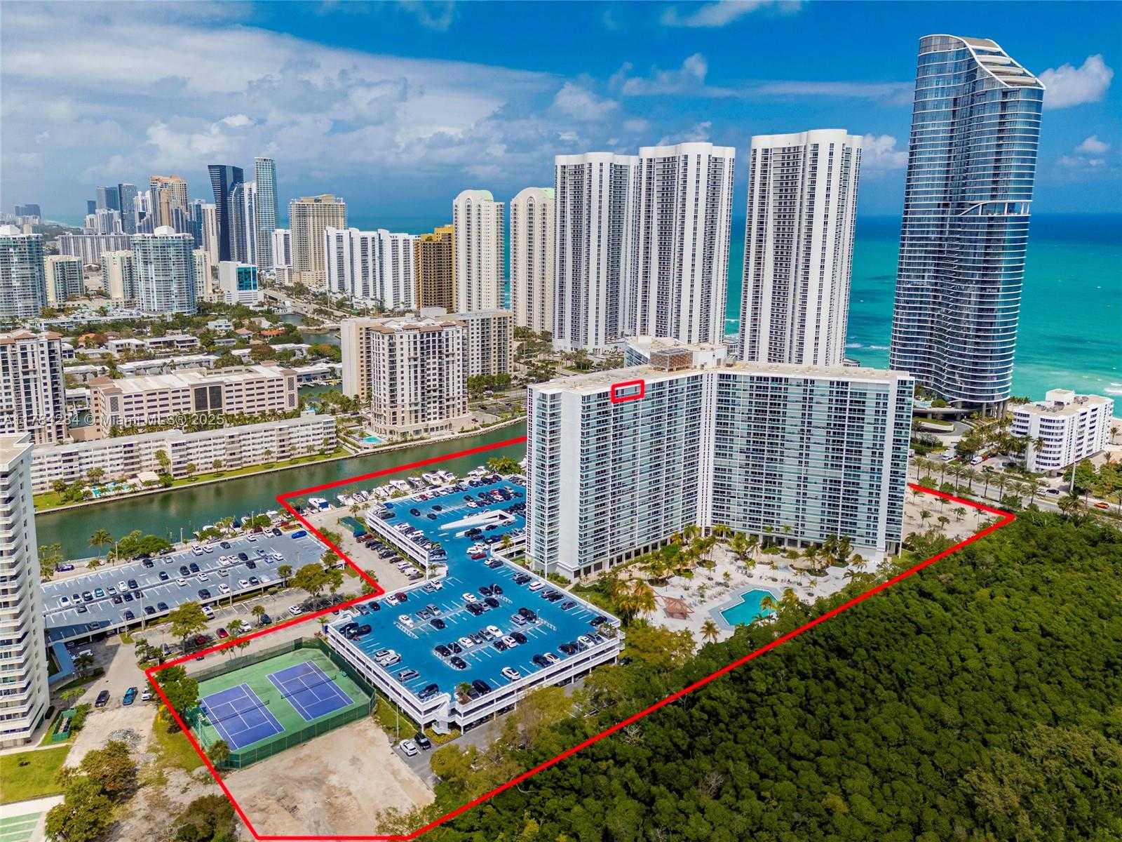 Small Image of 100 BAYVIEW DR #825, Sunny Isles Beach Number 34