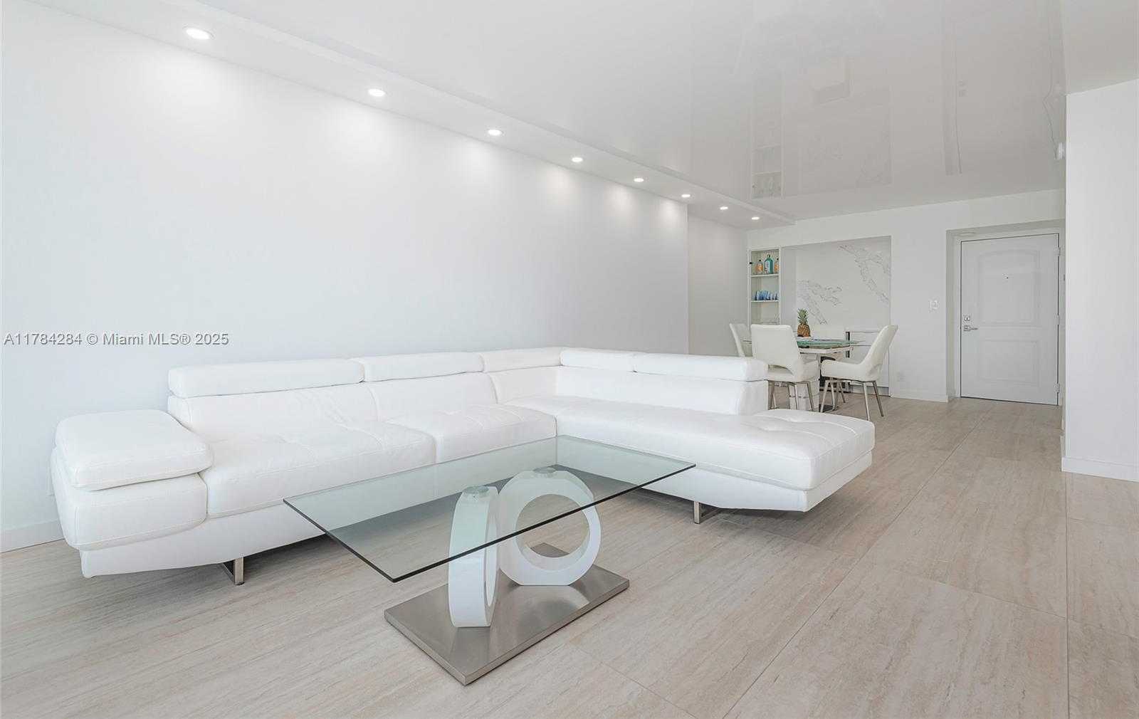 Small Image of 100 BAYVIEW DR #825, Sunny Isles Beach Number 6