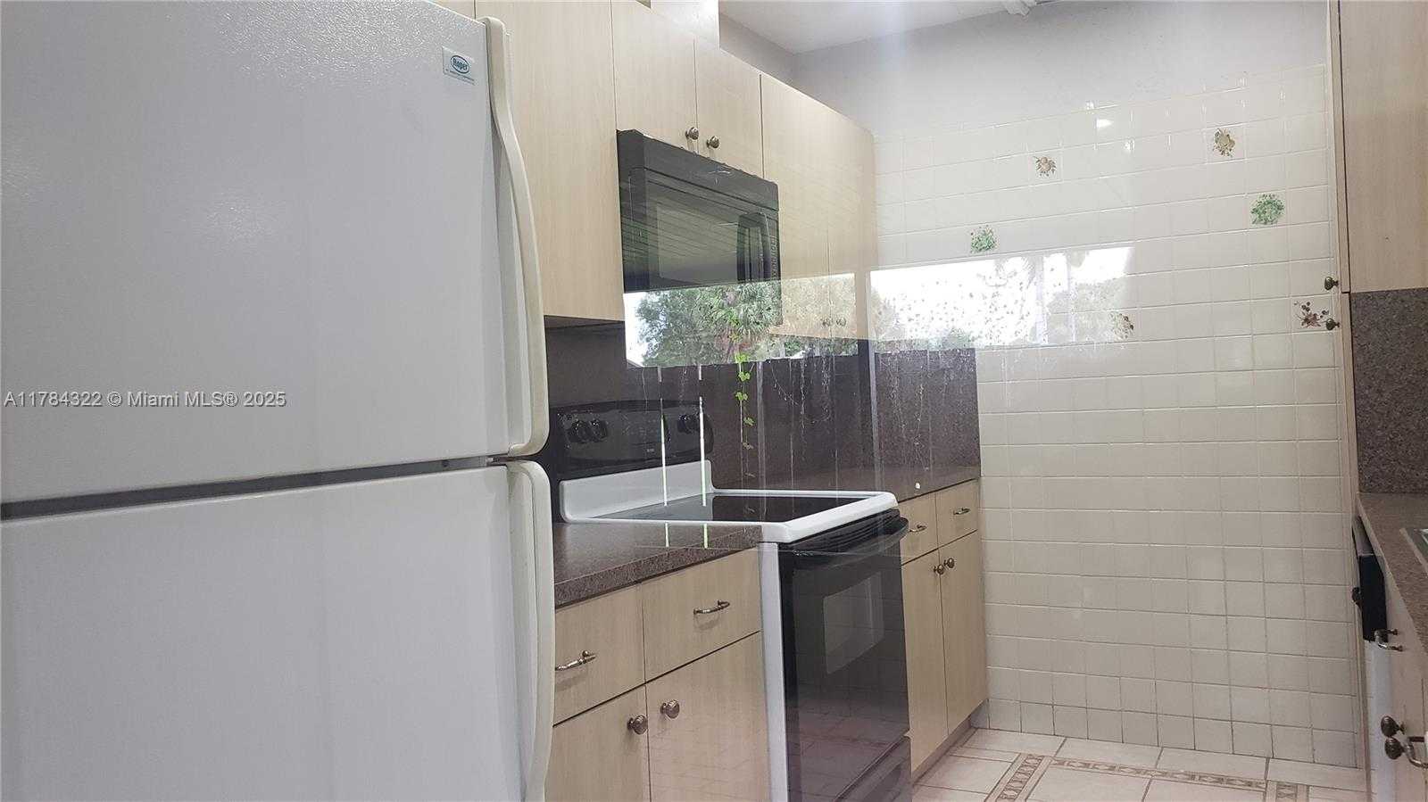 Small Image of 12312 SOUTH WEST 111TH S CANAL STREET RD, Miami Number 16