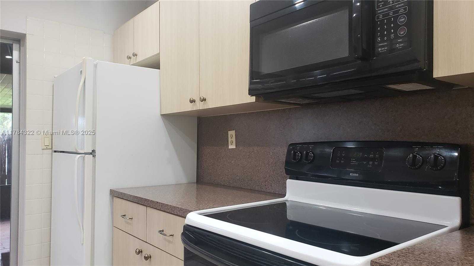 Small Image of 12312 SOUTH WEST 111TH S CANAL STREET RD, Miami Number 17
