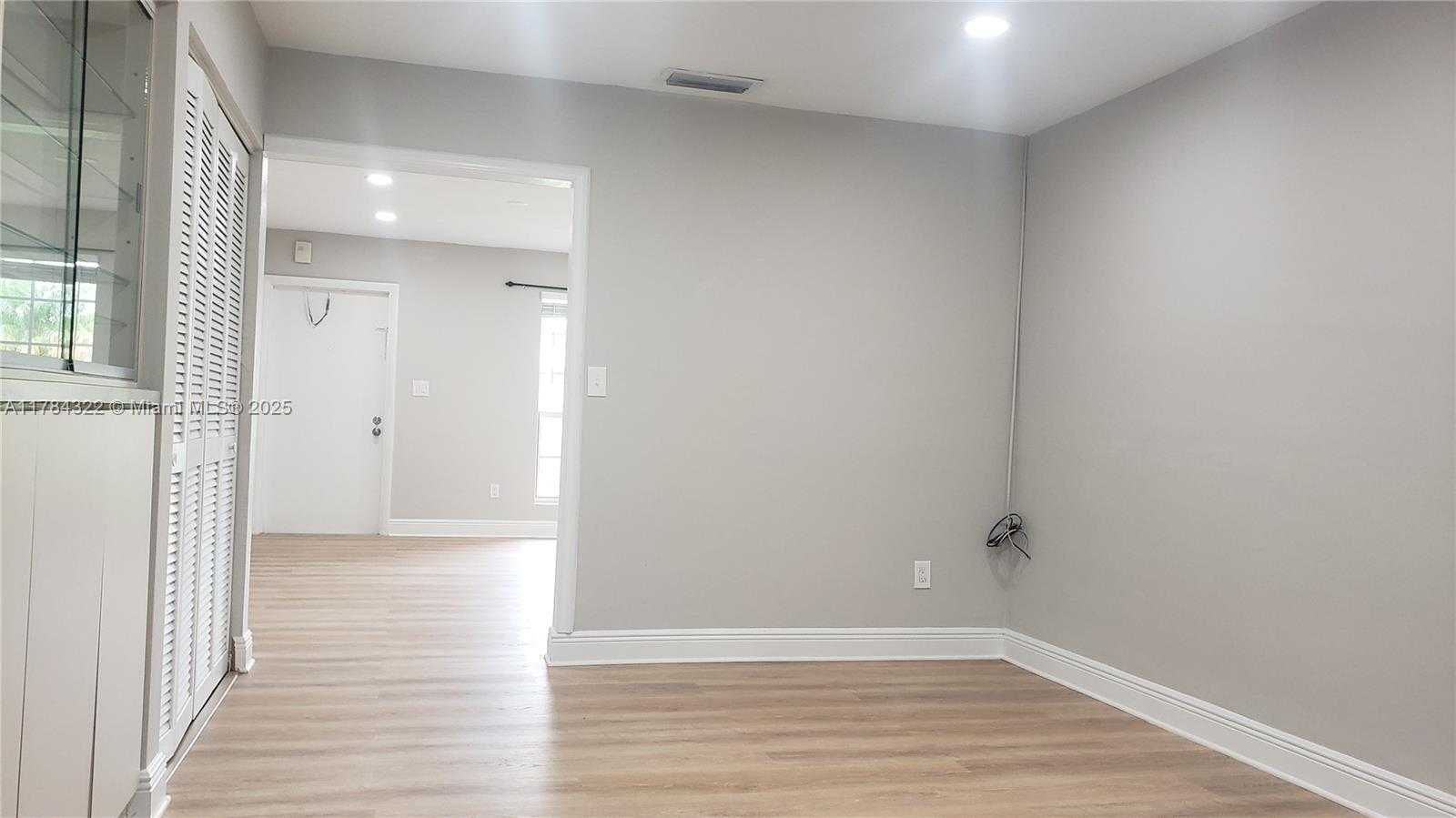 Small Image of 12312 SOUTH WEST 111TH S CANAL STREET RD, Miami Number 19