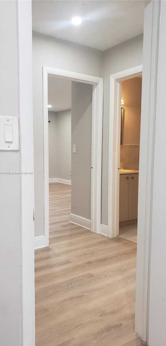 Small Image of 12312 SOUTH WEST 111TH S CANAL STREET RD, Miami Number 25