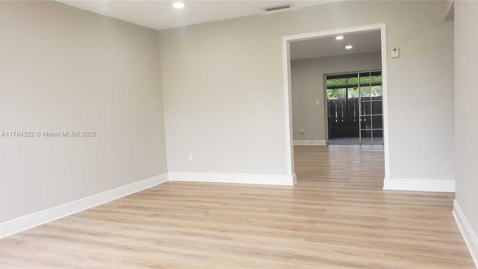 Small Image of 12312 SOUTH WEST 111TH S CANAL STREET RD, Miami Number 3