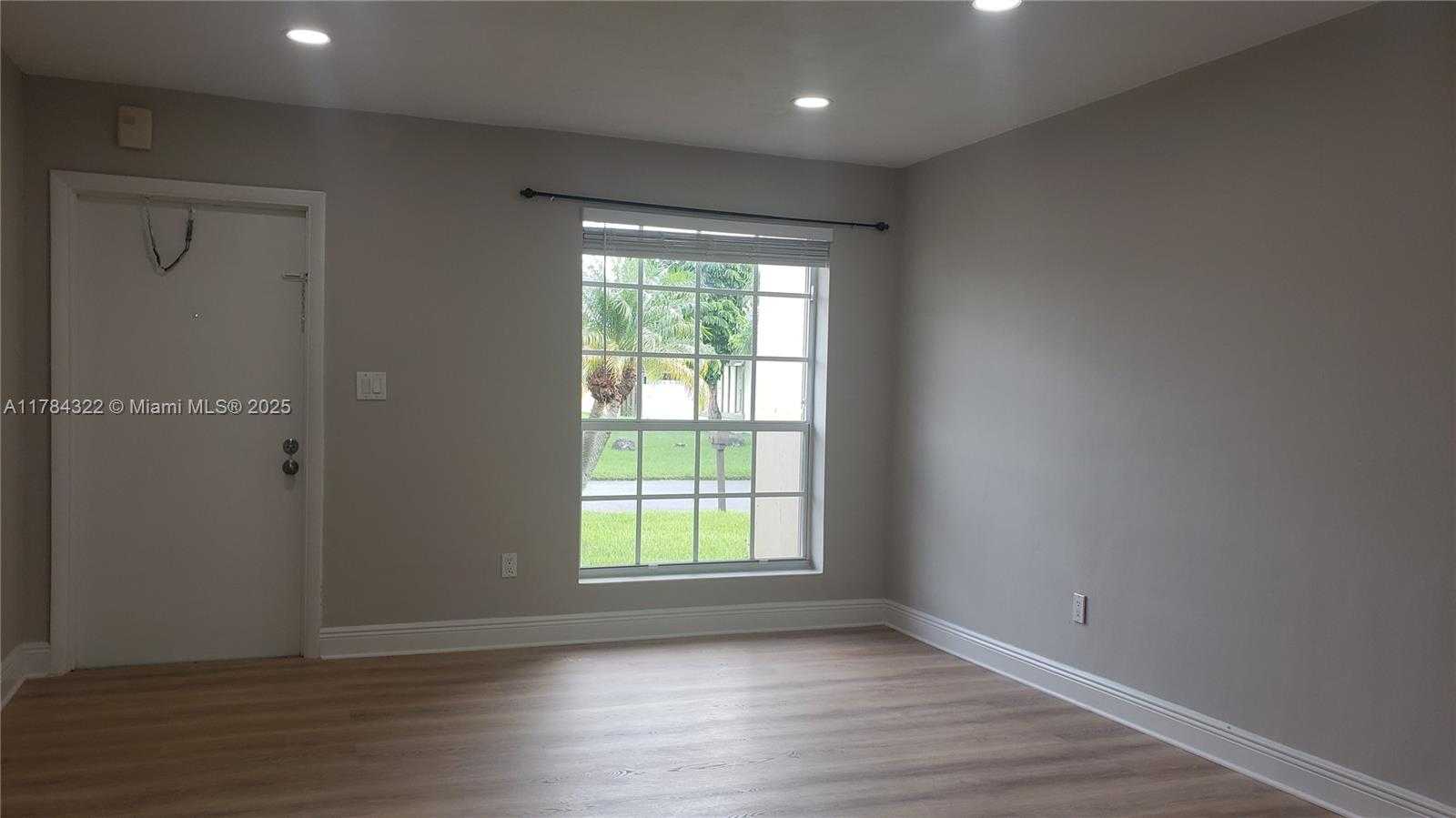 Small Image of 12312 SOUTH WEST 111TH S CANAL STREET RD, Miami Number 4