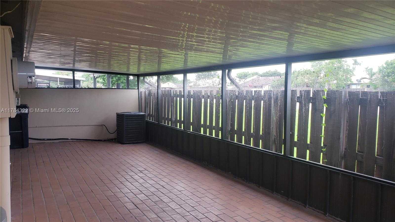 Small Image of 12312 SOUTH WEST 111TH S CANAL STREET RD, Miami Number 41