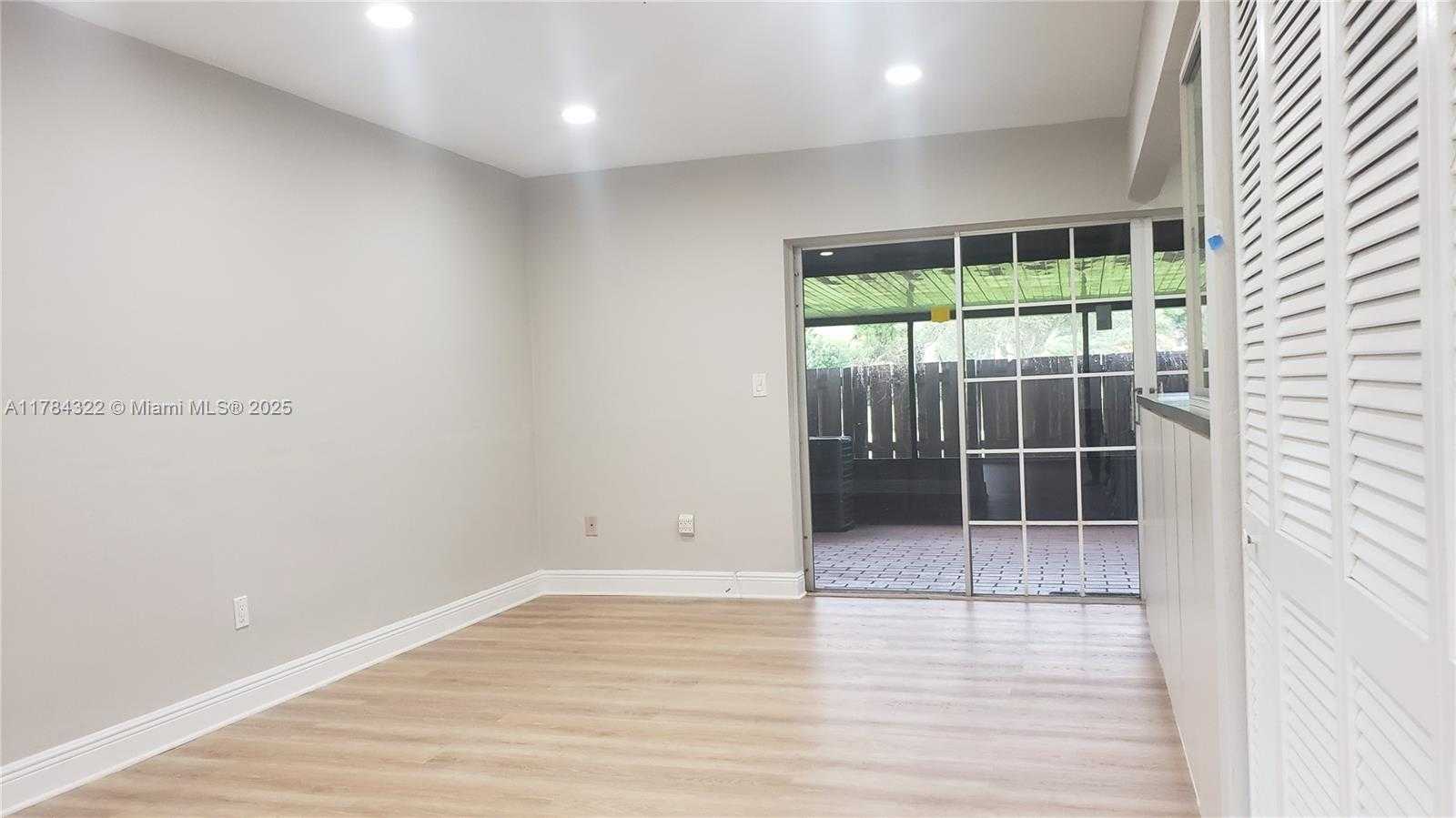 Small Image of 12312 SOUTH WEST 111TH S CANAL STREET RD, Miami Number 6