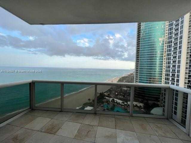 Small Image of 18101 #1804, Sunny Isles Beach Number 3