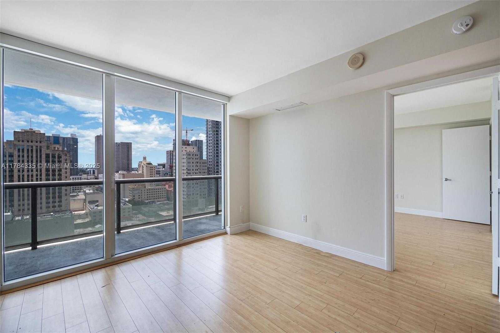 Small Image of 50 BISCAYNE BLVD #1707, Miami Number 4