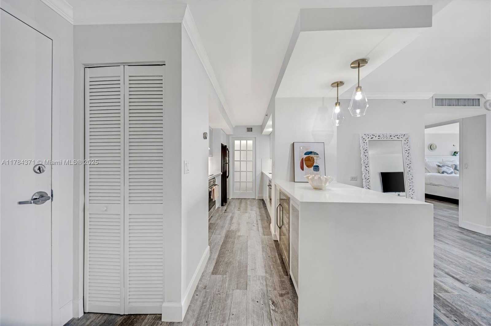Small Image of 6917 COLLINS AVE #1409, Miami Beach Number 4