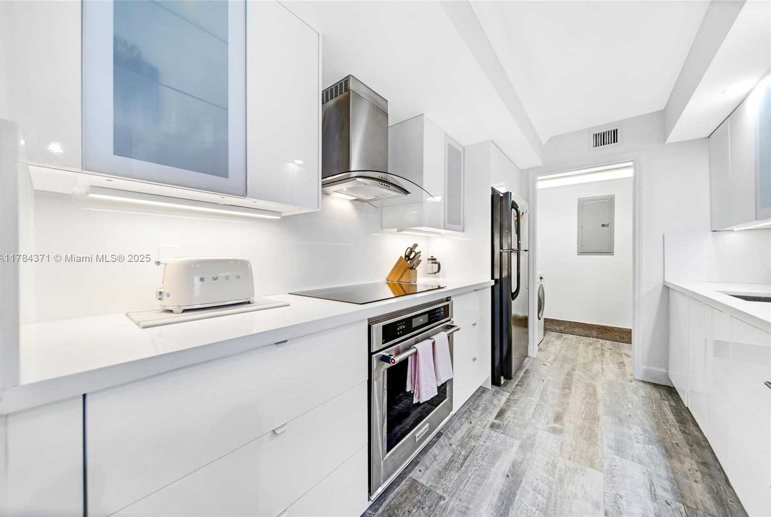 Small Image of 6917 COLLINS AVE #1409, Miami Beach Number 5