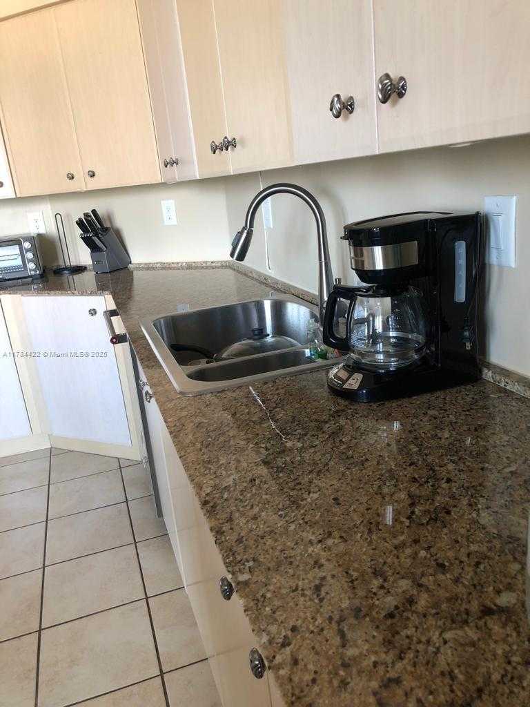 Small Image of 3370 HIDDEN BAY DR #712, Aventura Number 6