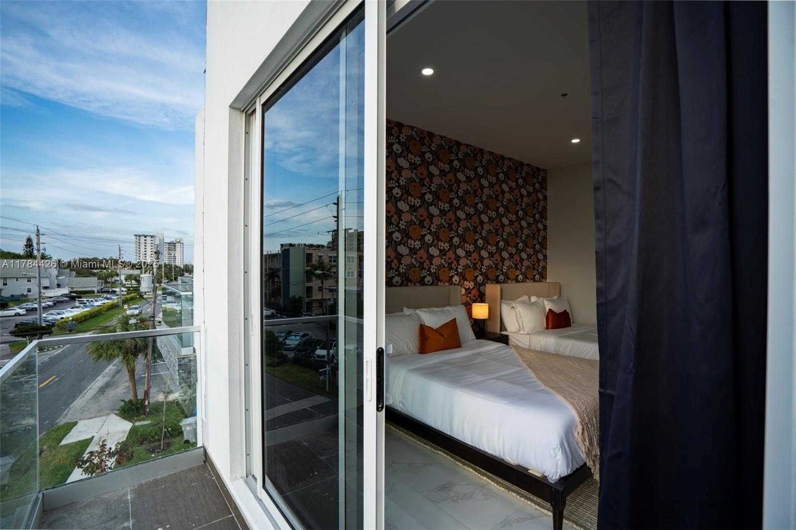 Small Image of 1004 NORTH RIVERSIDE DR, Pompano Beach Number 32