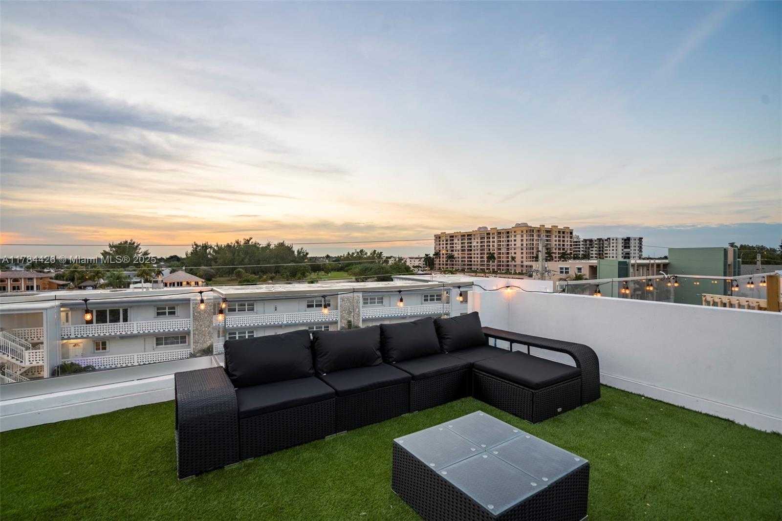 Small Image of 1004 NORTH RIVERSIDE DR, Pompano Beach Number 34