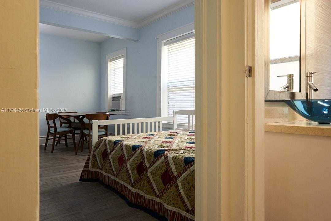 Small Image of 124 MENDOZA AVE #3, Coral Gables Number 12