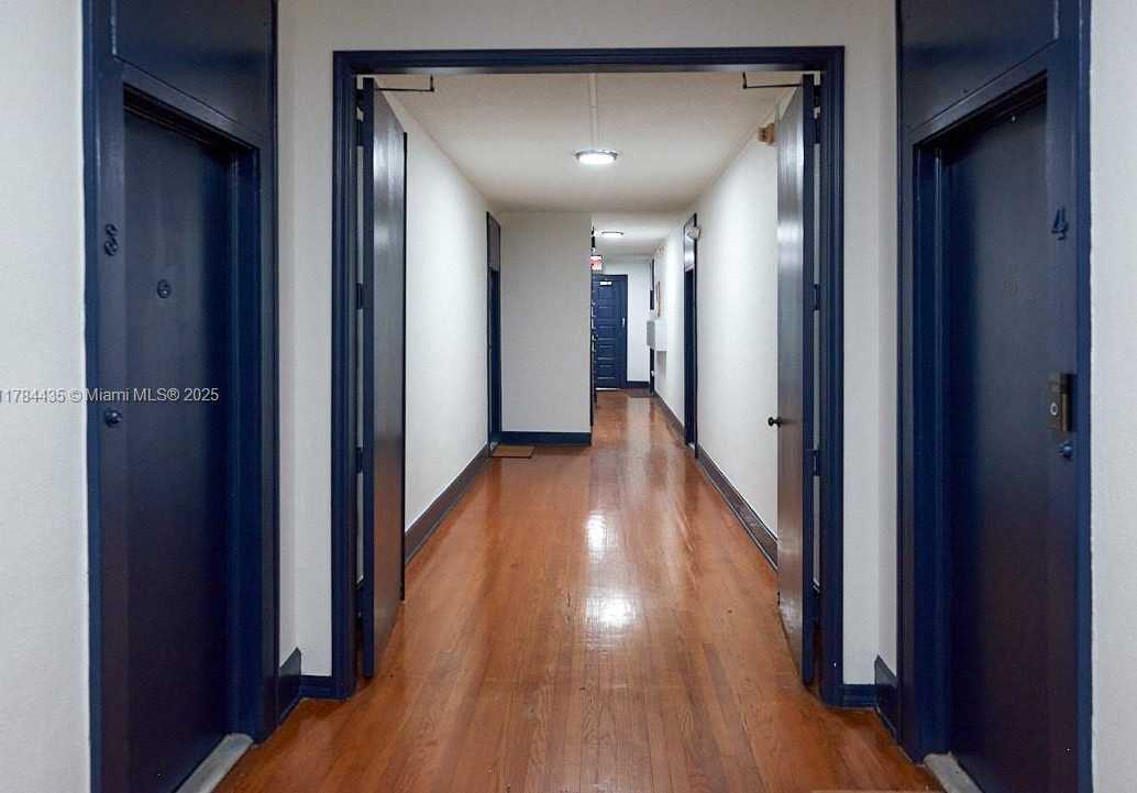 Small Image of 124 MENDOZA AVE #3, Coral Gables Number 19