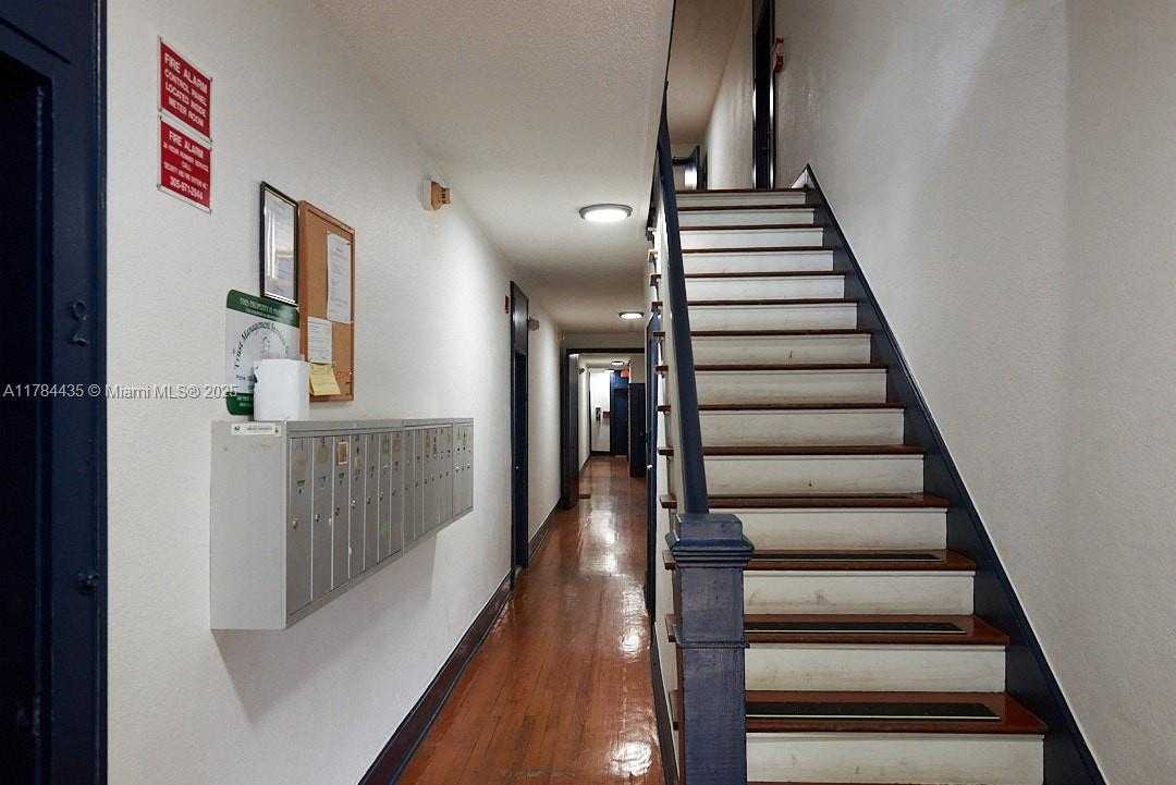 Small Image of 124 MENDOZA AVE #3, Coral Gables Number 20