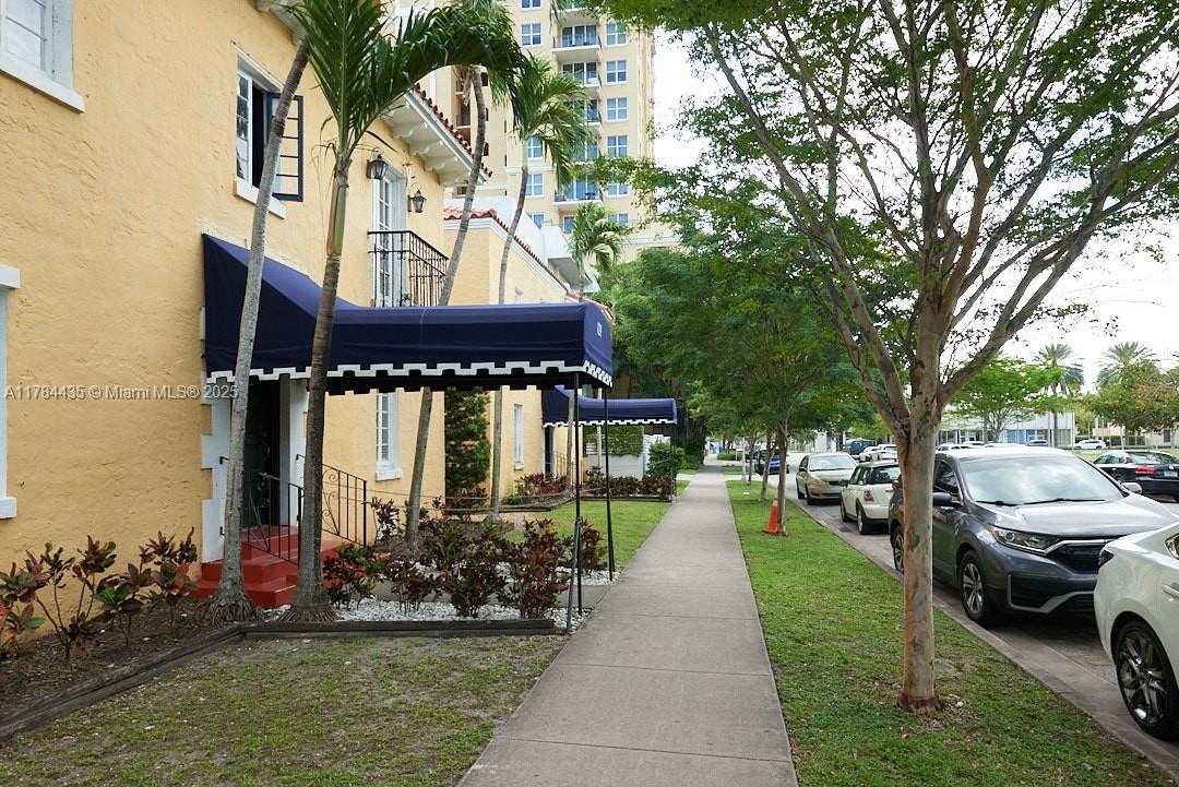 Small Image of 124 MENDOZA AVE #3, Coral Gables Number 6