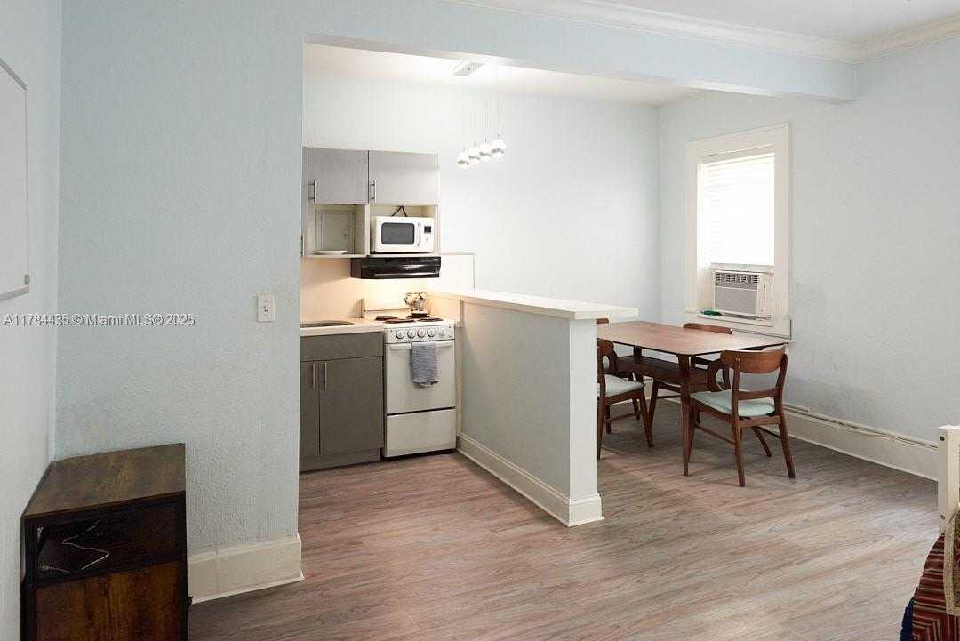Small Image of 124 MENDOZA AVE #3, Coral Gables Number 7